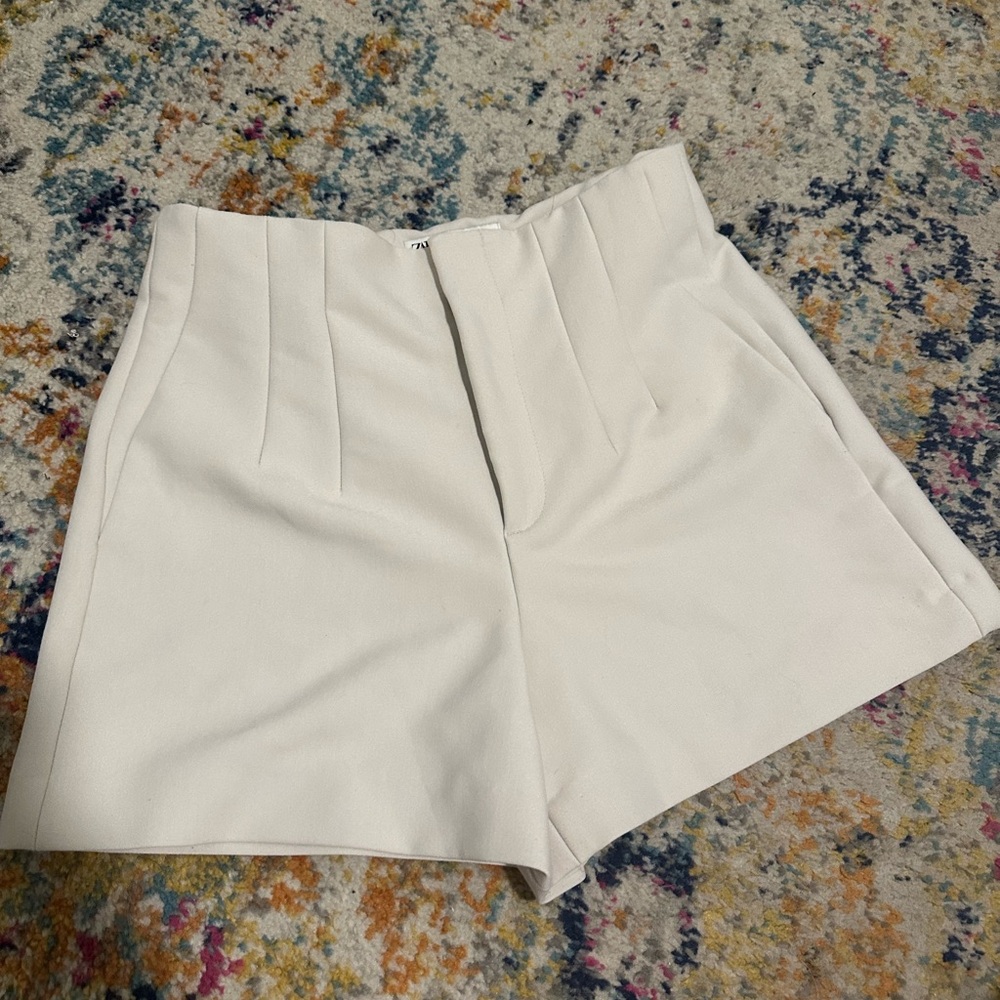 Creme white shorts size medium